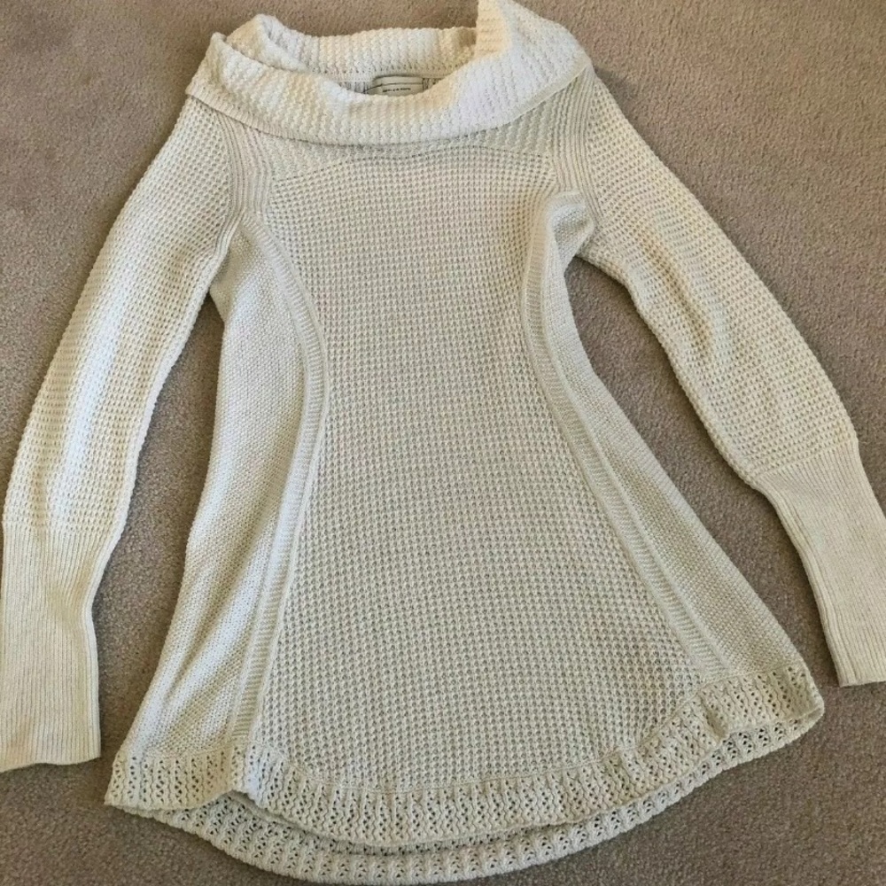 🔴 Angel of the North White Cowl Neck Sweater - Picture 4 of 6